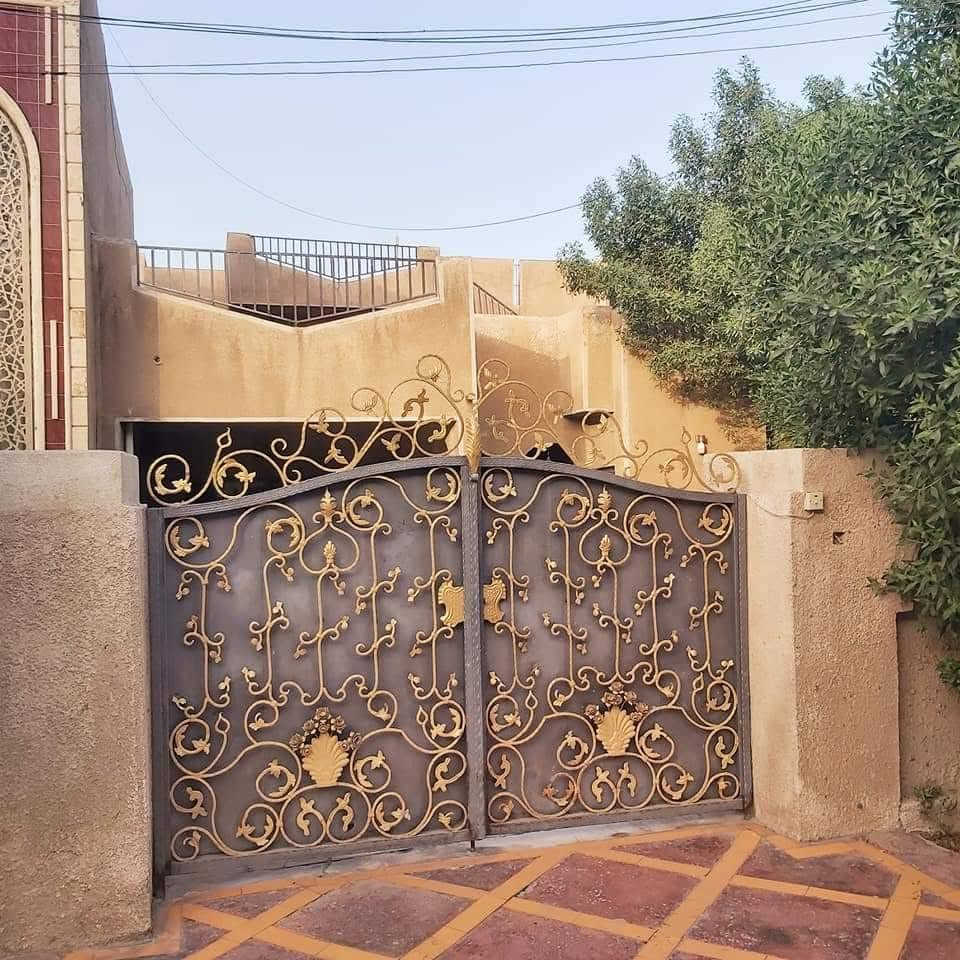 دار للبيع طابو ملك صرف المساحه 393م الواجهه15م النزال 26م العنوان الدوره شارع البريد قرب محكمه الدوره السعر مناسب جدا للاستفسار ***********
