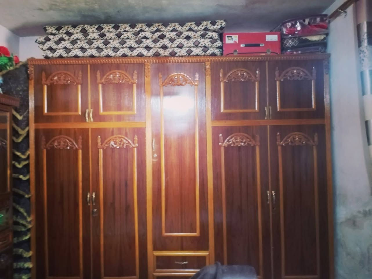السلام عليكم 
يوجد لدينا غرفة اخشاب 
البيع مستعمل نضيفه 
السعر ٧٥٠الف وبيه مجال
التواصل ***********
