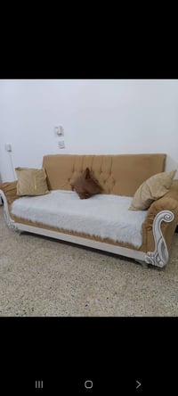 تخم • نضيف • صوفا