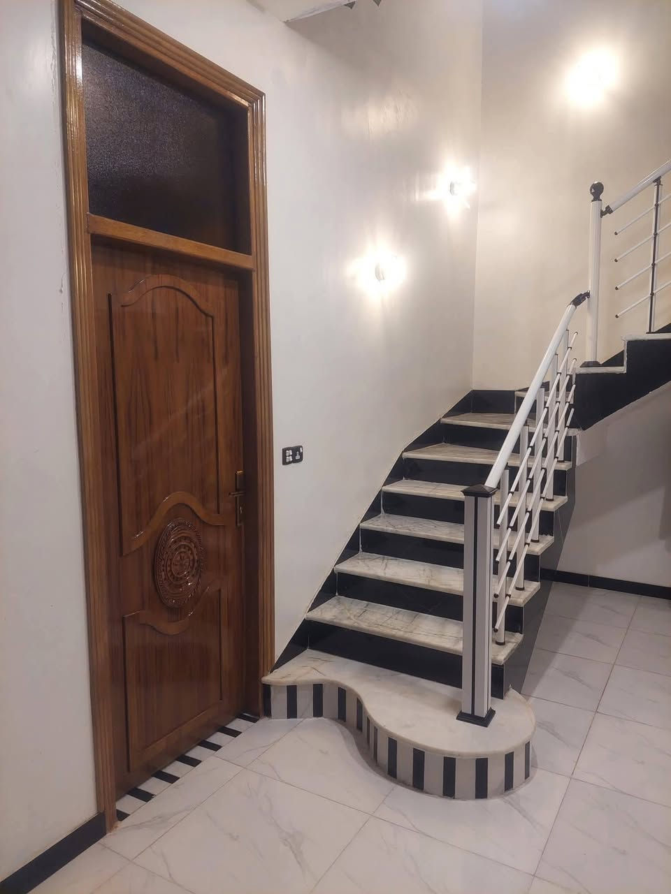 .
🏡دار للــبــــيـــع حـي الجمعـــيات منطقــــة               حجي حســــن  الأولى المسيجـــه زراعي سند ٢٥
     🛑 قــــرب الفلا    🏰       🛑
        
🏠المساحه (200)متر10x20يتكون الطابق الارضي 🏠
         🔥موقع ممتاز جدا  شارع10🔥

  🏘️غرفتين نوم 5×4وربع_صاله 9ونص .                 استقبال 4×6بيتونه_  🏘️
مناور عدد 2.       متر ونص في 3
        🏘️مطبخ 5ونص ×3ونص +حار متر ونص 🏘️  🏘️
        🚽صحيات داخليه 2ونص×3 
        🛁 صحيات خارجية 1ونص

     🛑للاستفسار مراسلةعلى واتساب

        (📲***********
 علما حاليا الـــدار فـــارغ...
