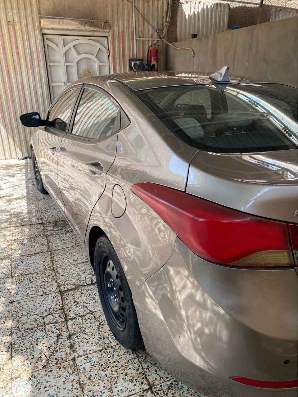 السلام عليكم 
النترا ١٦ وارد امريكي حره تحويل رعيها جيراني حادثها باب السايق ومدكر الامامي تبديل اصلي ورش بيها باب خلف السايق وبنيد وقبق الجنطة تبديل قطعه اصليه نفس اللون يعني ٥ قطع 
تبريدها عاطل كنبريسر ومكينه بيها ضعف سهرها ٨٠ 
مكانها الزبير المربد الجديد *********** الزبير, البصرة
