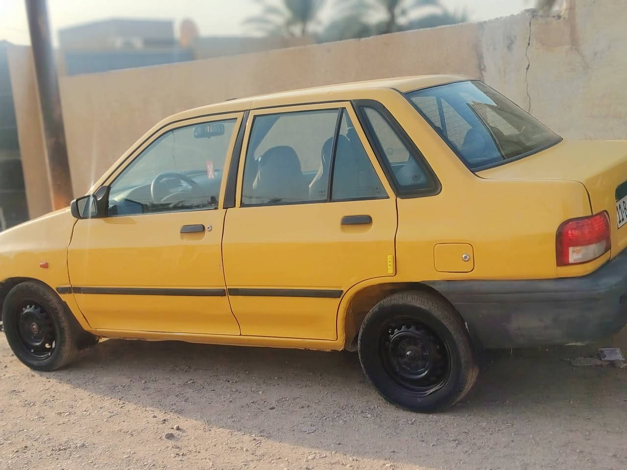 اخوان سلام عليكم سياره للبيع سايبه مويل 12 رقم انكليزي بغداد سياره جاهزه من كلشي تبريد شغال كهربائيات شغاله سعر 28ورقه وبيهه مجال حك جيه تواصل على واتساب او اتصل على هذه رقم ***********
