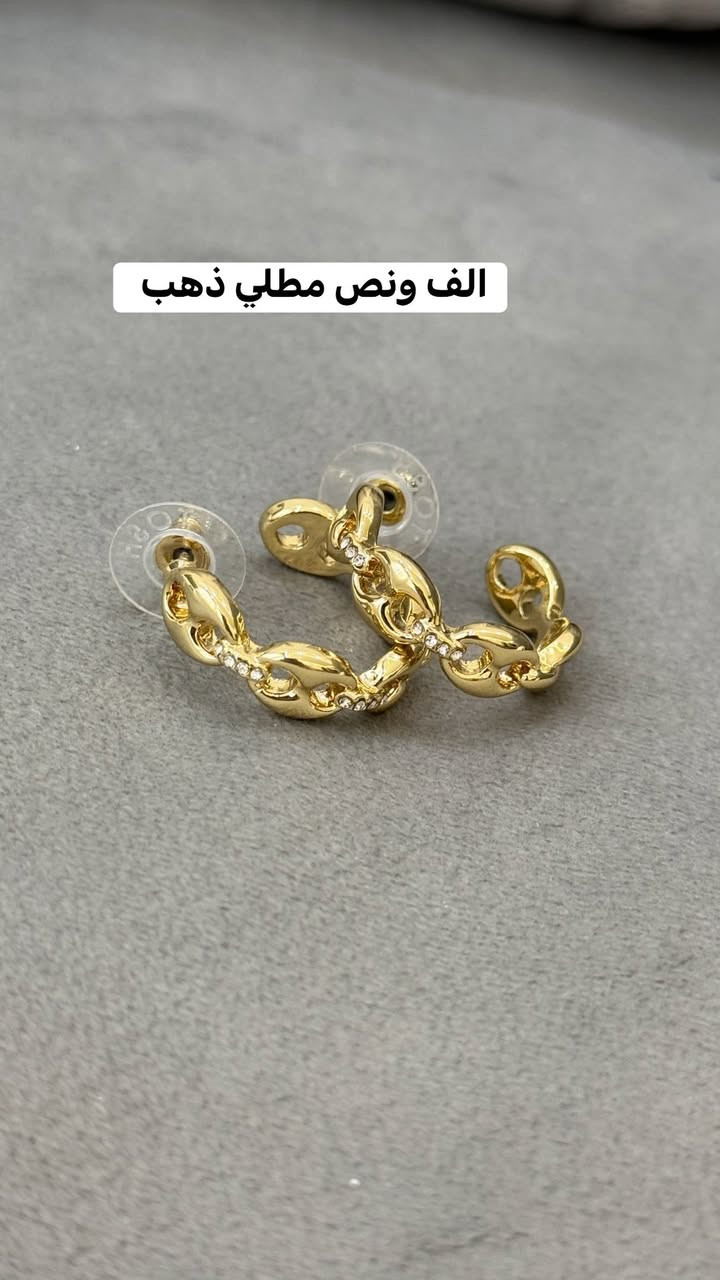 توصيل بسمايه الف 
توصيل بغداد ٥ الاف

نص مكتوب في الصور:
- الف ونص مطلي ذهب
- سيت الف ونص
- سيت بالف