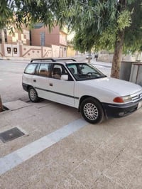 اوبل استرا • حجم ١٫٨ • وضع شركة