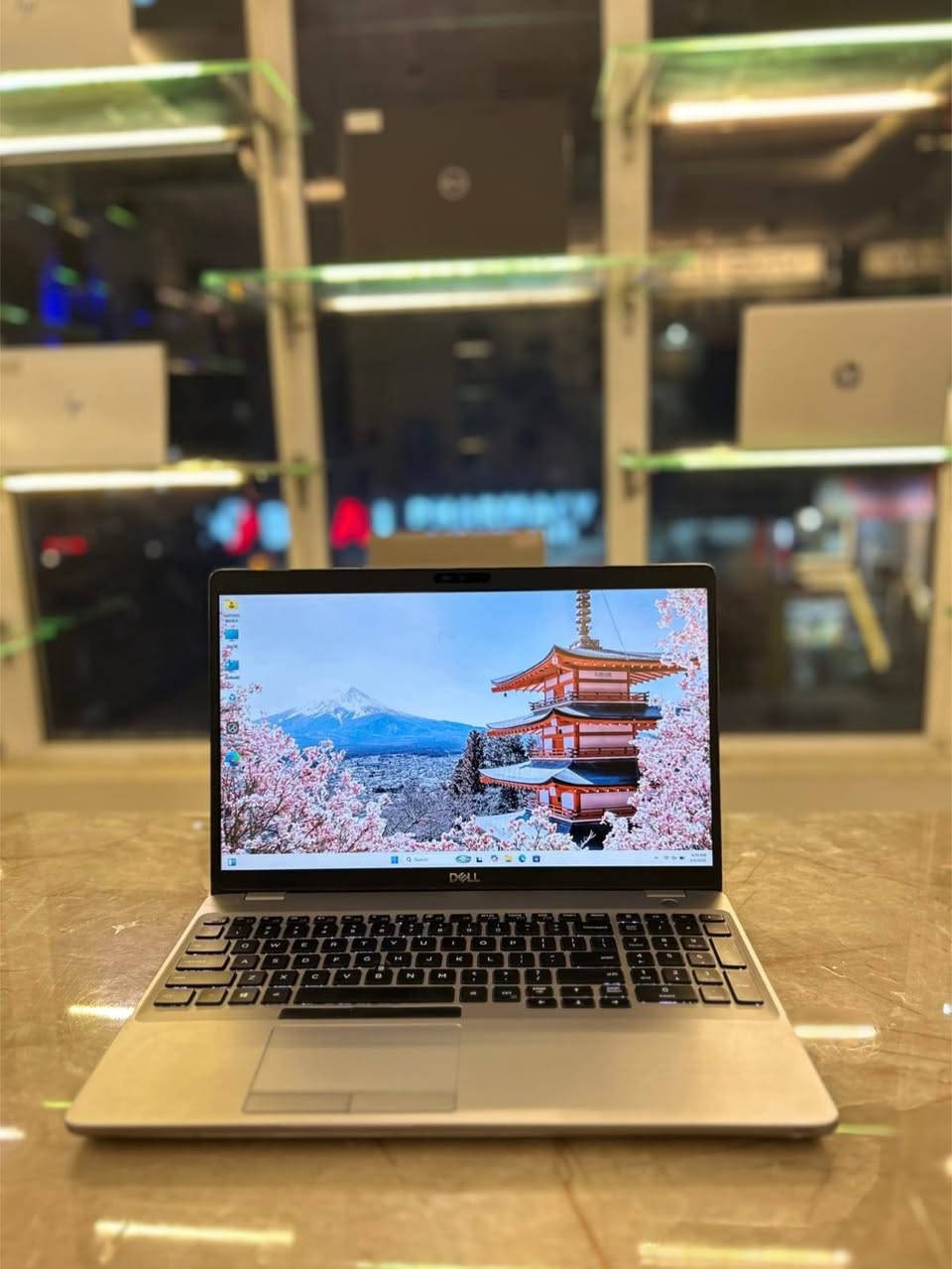 5510 Dell latitude 
Cori7-10
معالج كوراي سفن جيل 10

رام 8 كيكا ددر4 قابل للتطوير
هارد 256 كيكا سسد ام تو قابل للتطوير

حجم 15.6 انج  
كرت شاشة انتل 4 كيكا

هدايا ماوس مع حقيبة لابتوب وماوس باد والشاحن الاصلي 

425,000  ( توصيل متوفر) 
واتساب  *********** 
عنوان بغداد الأمين الثانية
