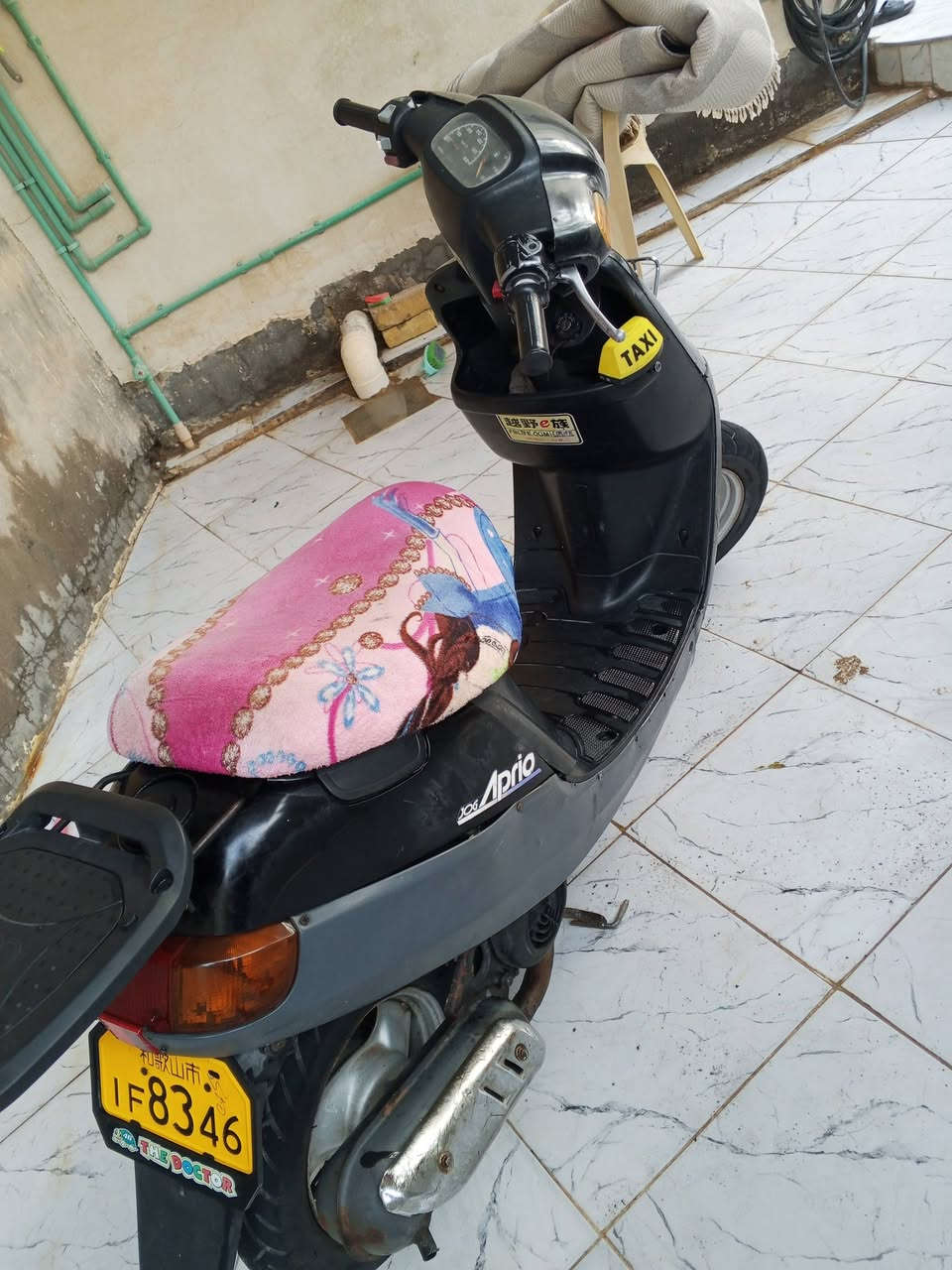 سلام عليكم عندي دراجة للبيع بطة ستين الدراجه حلوه ونضيفه  صوته ناعم شوفت عينكم+ شلعته حلوه  سعرة 325  الف وبيه مجال  مكاني البصرة القرنة النهيرات رقمي *********** واتس او تواصل خاص
