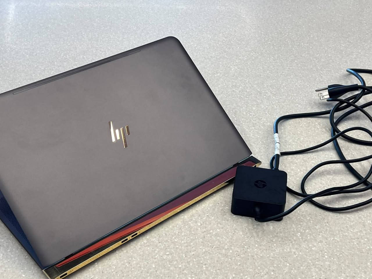 HP Spectre 13 • i7-6500U • 512GB SSD
