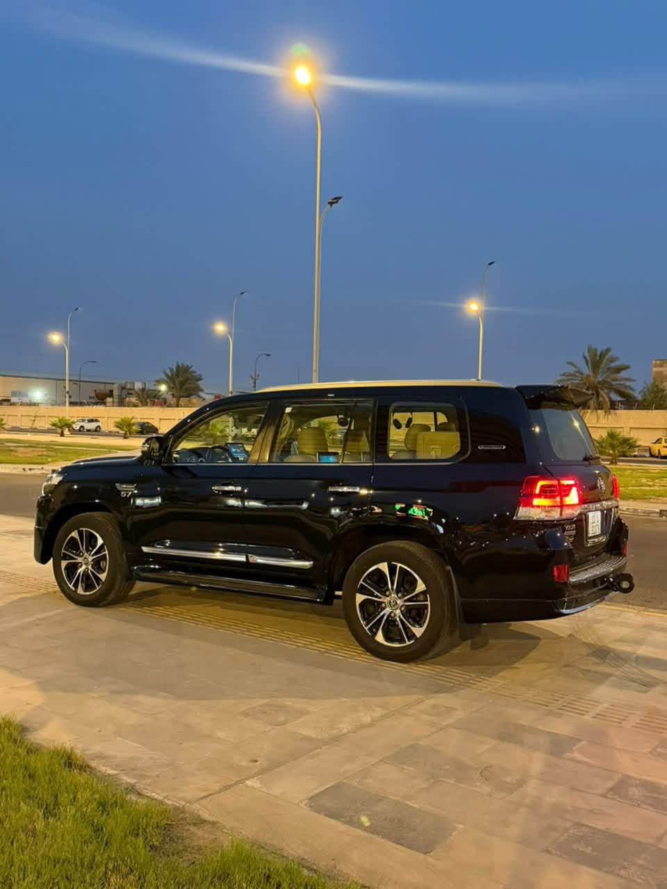 لاندكروز VXR • ٢٠٢١ • ماشي ٨٠ الف
