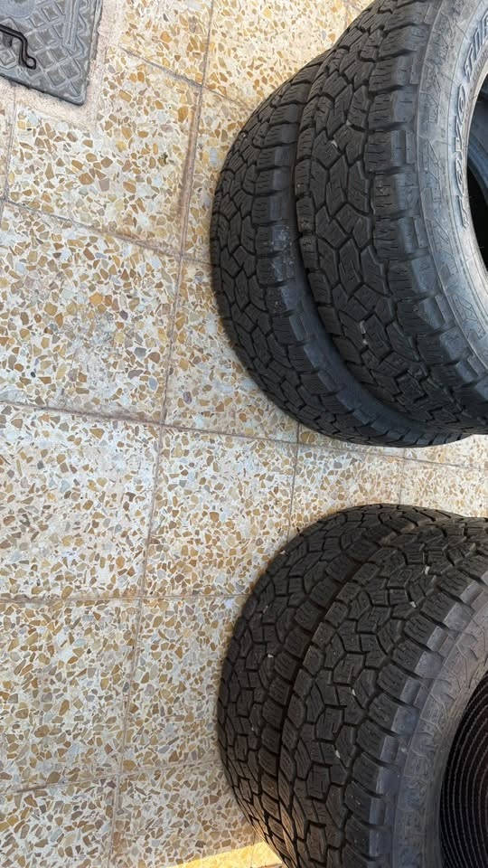 تايرات للبيع
بحاله جيدة
عدد ٤
وياها فلنجات و ستدات
245/65R17
المكان اربيل 
***********
