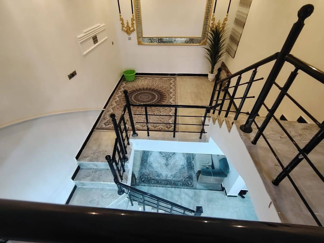 سلام عليكم
مشتمل طابقين بناء حديث كامل وجاهز  الخاجيه الجرحى ال٩٠٠٠ شارع ١٥ بصف الركن المساحة ١٠٠ متر مربع  ١٠ في ١٠ بصف شارع ٢٠
التفاصيل..
الطابق الارضي 
غرف نوم
حمام داخلي وخارجي
مطبخ حار وبارد
صاله عدد ٢
الطابق الاول
غرف نوم عدد ٢
حمام مشترك
بلكونه
أيضا بيتونة وسطح كامل شتايكر
السعر ١٢٥
للتواصل على الرقم
***********
