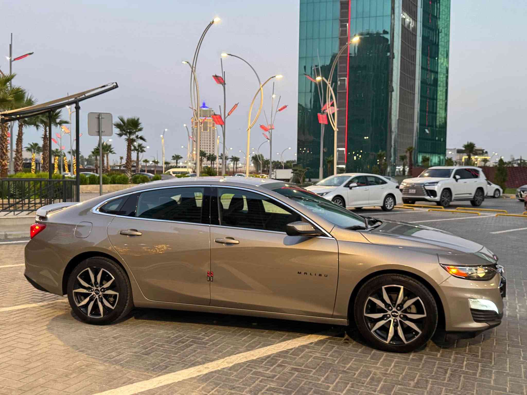 Chevrolet Malibu 2024
ماشاللة سيارة زيرو

مواصةفات RS
ماشى 3000 
شاشة كبير بسمة شغال

رادار كوشنات كهرباى
كاميرا حاسة خلفى
ويل كروم كبير بيلادى

محرك 1.5 توربو

سيارة بجم وخلف كپس 
ارباگات كل سليم %100 بيلادى ما طاق

بس جاملغين سبغ شفت رقم شانصى
سيارة مابى نقص جاهز 
رقم كاتى شرط ترقيم شيمالى
عنوان اربيل
سعر بلاش 119 
***********
*********** أربيل, العراق

