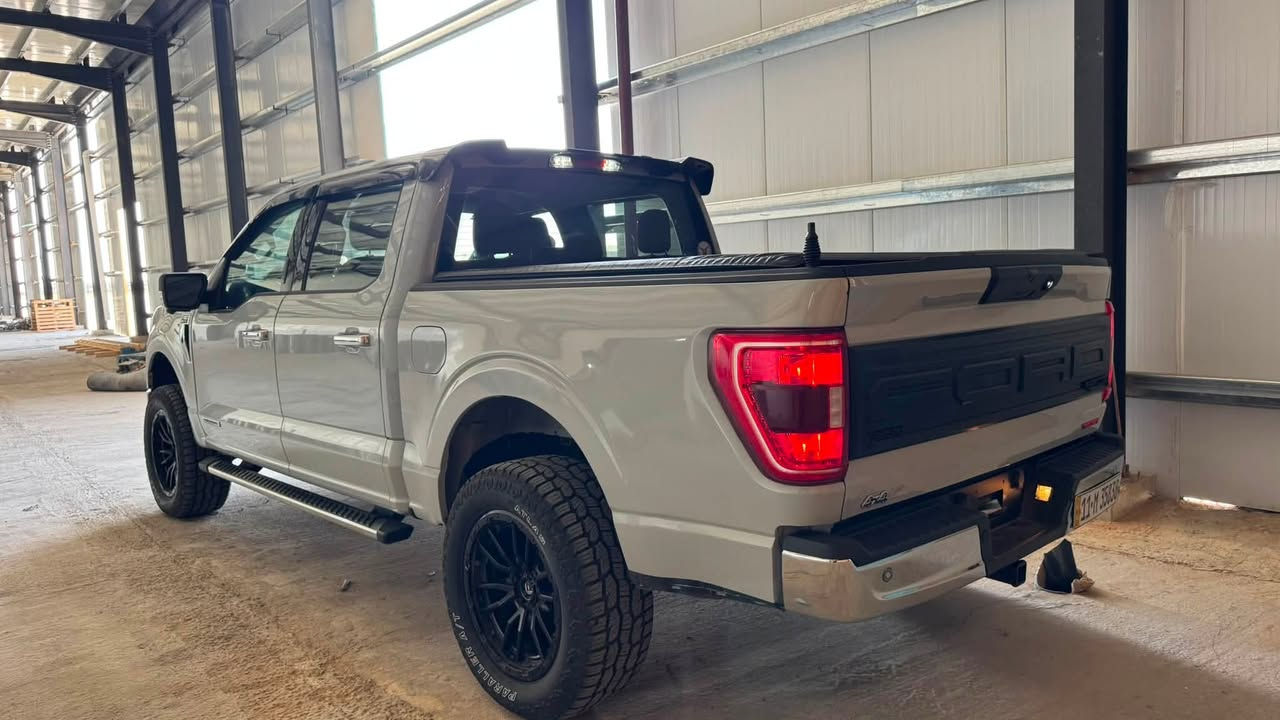 🔥 للبيع فورد F-150 XLT موديل 2023  السياره 75 🔥

السيارة نظيفة ومرتبة من الداخل والخارج، استعمال شخصي ومهتم بيها.

✅ محرك 3.5 لتر
✅ ممشى 92 ألف
✅ كابينة كبيرة Crew Cab
✅ دفع رباعي 4×4
✅ تشغيل بصمة
✅ شاشة لمس كبيرة ونظام كار بلي
✅ كاميرا خلفية وحساسات كامرات 360 دراجه 5 كامرات 
غلاف بدي جلد 
✅ مكيف إلكتروني منفصل قطعتين 
✅ مثبت سرعة وتحكم من الستيرن
✅ مقاعد قماش نظيفة
✅ إنارة LED
✅ ويل اسود 
ترفيع السياره مرتب من امريكا 
✅ تايرات أوفرود
✅ ستيب جانبي
✅ لون سموك مميز
حادث سياره جاملغ خلفي خلف ال سائق فقط 

📍 العنوان: بغداد – البنوك
📞 رقم الهاتف: ***********
