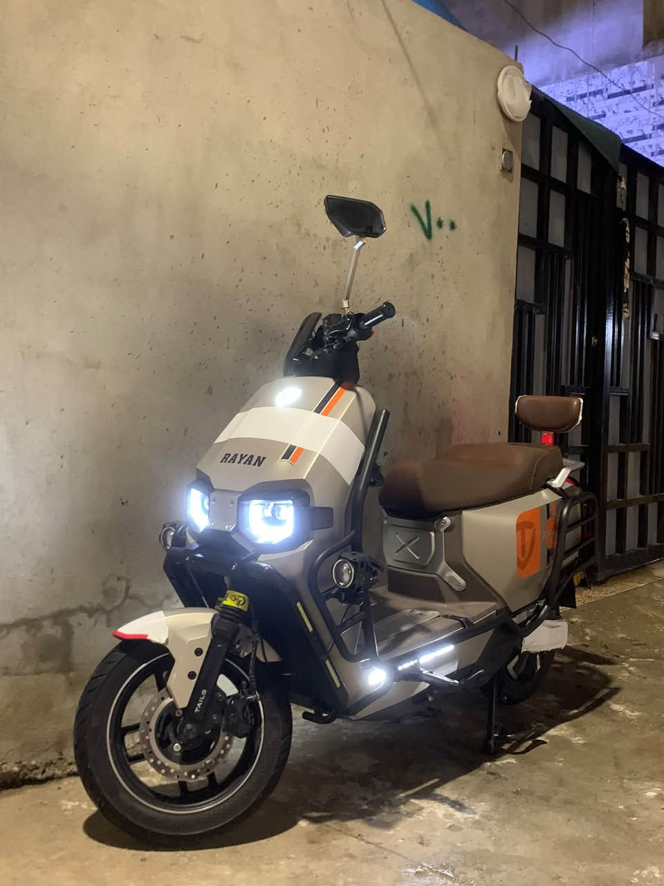 دراجه ريان وحش الكون vip اللون المرغوب مكفوله من كلشي دراجه برغي مامفتوح بيها شرط الفحص

بطاريات ٦ مسطره على فحص

ملف ٢٠٠٠ 

مكاني موصل حي الوليد 

يرهم مراوس حسب القناعه

***********
