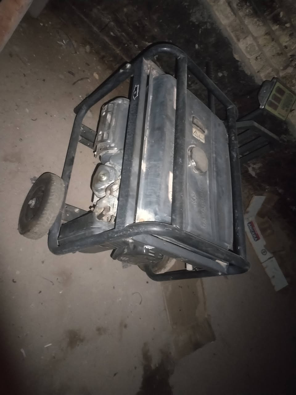 سلام عليكم مولده للبيع ٢٤ نبير جديده كلش مامفتوح بيه برغي ب ٣٠٠ وماطور غسل نضيف وشغال ب ٧٠ مكاني كوفه ***********

