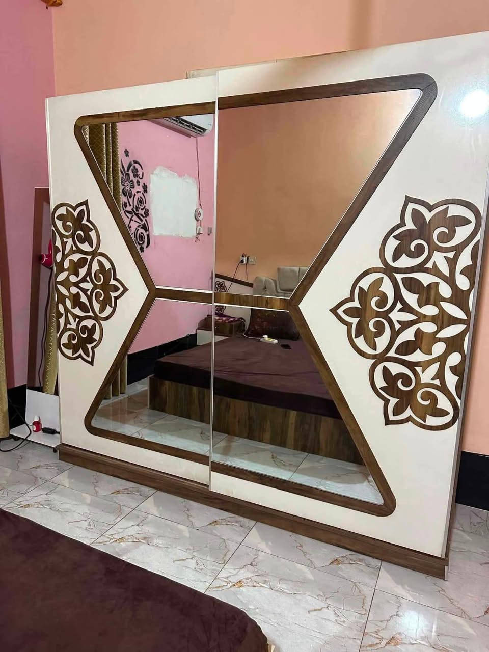 السلام عليكم
غرفه تركيه للبيع ٥قطع مكانها الصقلاوية شهداء الثانيه
السعر ٣٧٥وبيها مجال /***********
