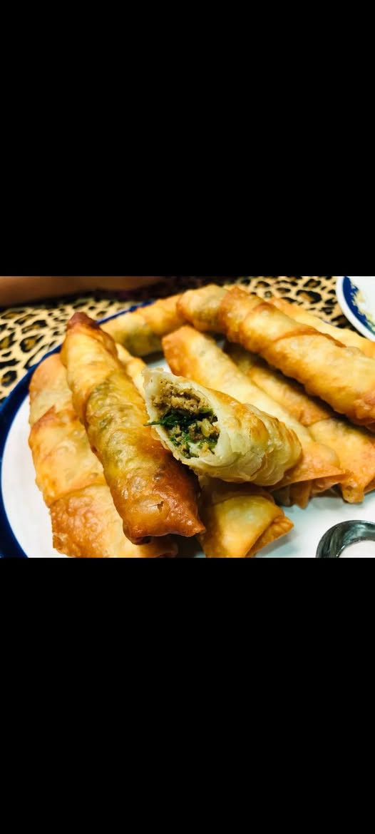 باجر عشة و عصرونية متوفرات فطائر لحم و جبن 6قطع ب 5الف ميني بيتزا 8قطع ب 5 الف بورك لحم أو دجاج 15قطعة ب 5 الف لفة صاج دجاج الف ونص همبركر الف ونص يوجد خدمة توصيل

