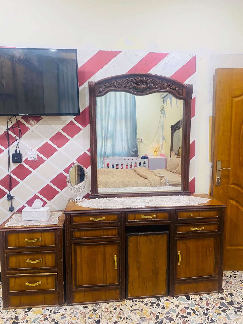 السلام عليكم  غرفت نوم صاج عراقي البيع ***********مكاني بغداد  هاذه رقم بي وتساب

