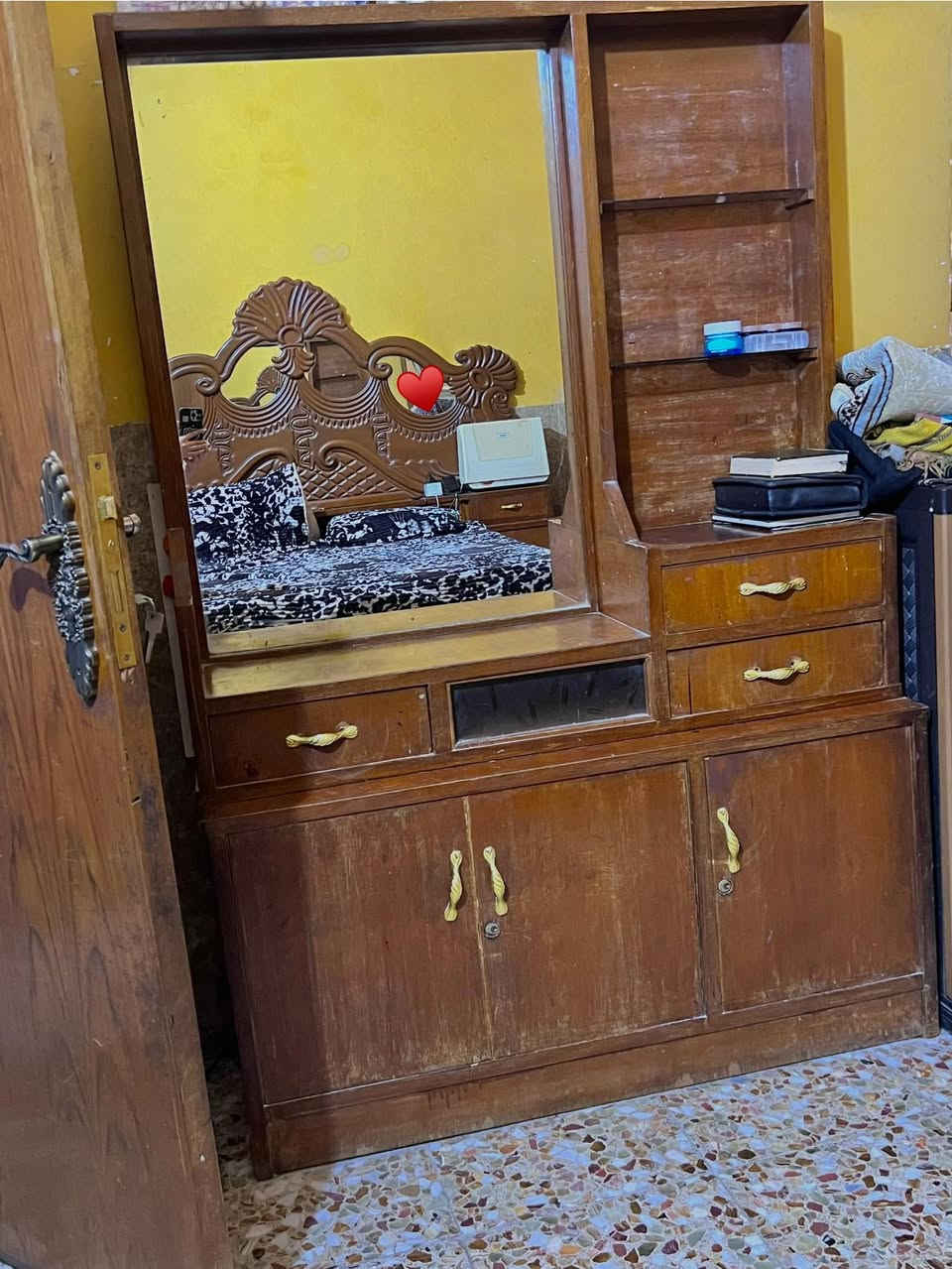 غرفه للبيع تكمه وثقيله ونضيفه
الاتصال والاستفسار على هذا الرقم
***********
