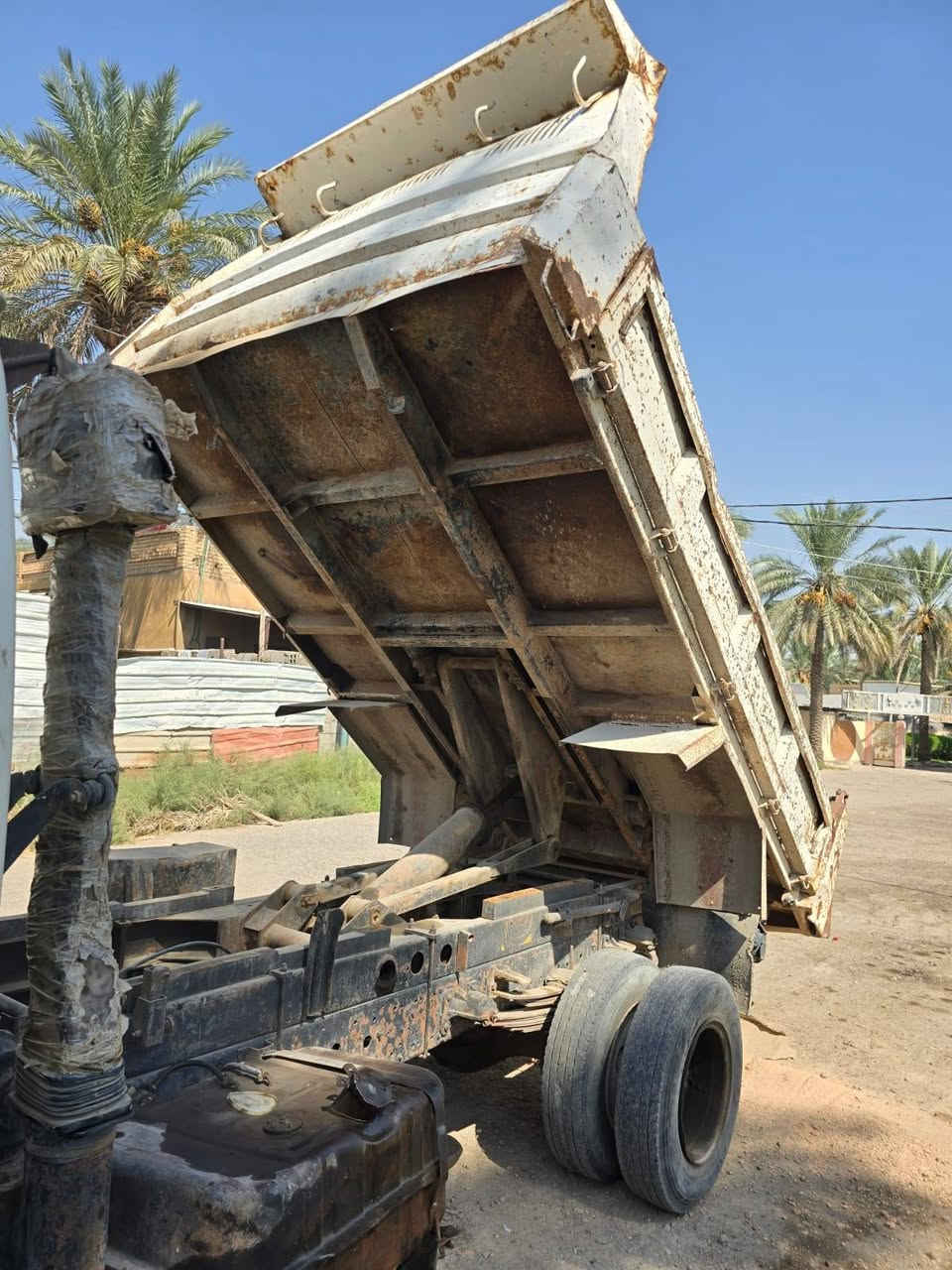السلام عليكم  ،
بادي ازوزه فحل  شغال 
ونج قلاب جديد شغال 
المكان بابل المسيب 
رقم الهاتف ***********
السعر 17وبيه مجال حك الجيه
