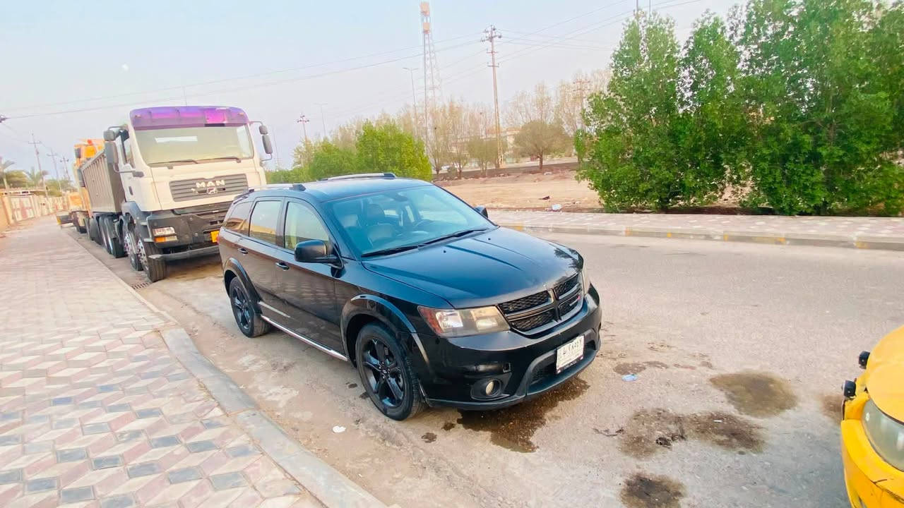 للبيع دوج جورني 2018 كروز رود محرك سته سلندر 3600.   7 راكب 3 قطع تبريد رقم بغداد حره صور الحادث موجوده بل منشور فقط رصعه بل بنيد بدون تبديل ولا صبغ ولا بارد  سيارة مكفوله محرك وكير 
للاستفسار عن السعر الاتصال ***********
