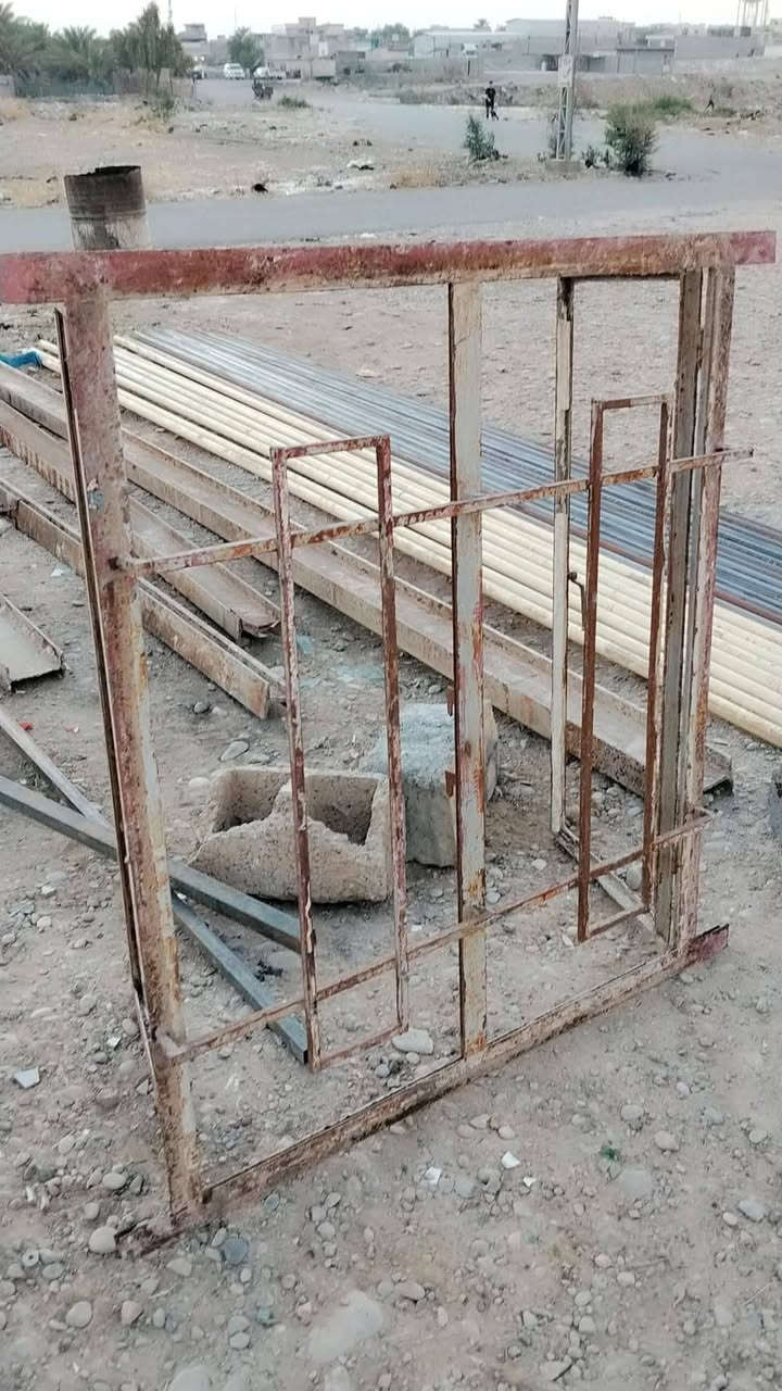 شبابيك وبيبان مستعمل نضيف حسب القياس لل تصال ***********
@إشارة
