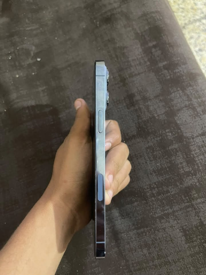 السلام عليكم مبايل ايفون ١٣. برو ماكس مبين ب تصوير ب٦٠٠ وبي مجال بسيطً الرقم بي واتساب ***********
