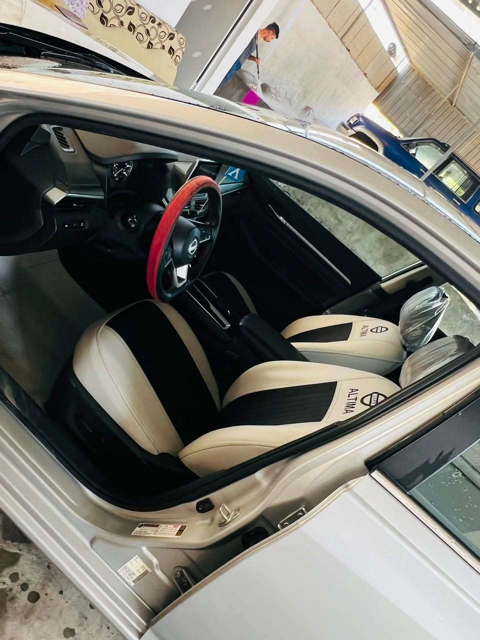 السلام عليكم نيسان التيما موديل 2023 لون سلفر محرك 2500 كير CVT ماشيه 130 الف تخم تاير صدر جديد تبريد شغال كير وحدادية مكفوله حادثها حافه البنيد جاملغ جهة السايق معدل بارد سونار حادثها  مرفق ب منشور رقمها سليمانية جديد السعر 152 بيها مجال هاتف  📞 *********** مكان السيارة صلاح الدين قضاء الدجيل

