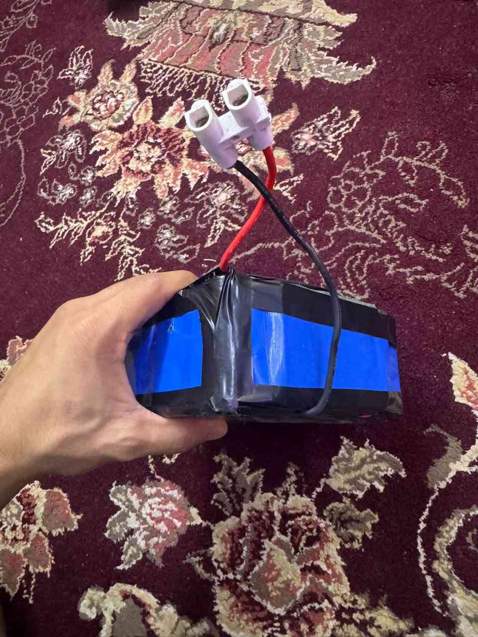 السلام عليكم بطاريه ليثيوم 60 فولت 30 امبير ترهم ع البيسكل الشحن بعده جديده السعر 130 وبيه مجال مكان كربلاء حي العباس شراي يتصل ***********
