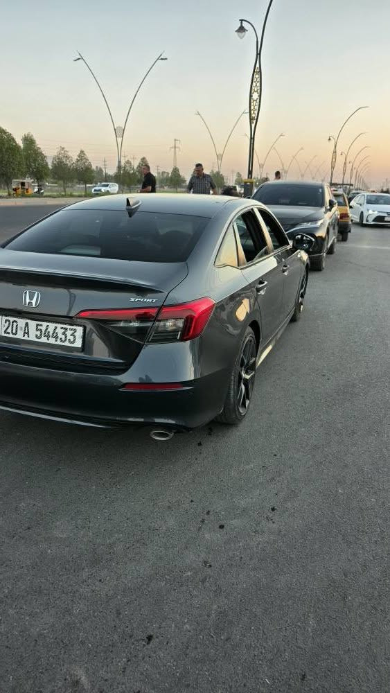 السلام عليكم اخوان
هوندا سيفك موديل ٢٠٢٣ سبورت للبيع او مراوس بجالنجر 
وضعيات قيادة ٣ رادار و تثبيت مسار و كروز سرعة شفتات ستيرن اوتو هولد سايد بريك دكمة اندرويد اوتو ابل كار بلي ماشية ٨٥ كيلو مو ميل قابل للزيادة
صبغ قطعة وحدة و القطعة الاصلية مالتها موجودة و  
 حادث امامي بنيد و جامرلغ بدون لغود بدون شواصي بدون تبديل راديترات
ايرباك بردة و ستيرن فقط
كفالة كير و مكينة و لغد و شاصي كلة مكفول فيس او واتساب *********** مكان السيارة ديالى بعقوبة
رقم الشاصي 
2HGFE2F56PH501783 بعقوبة, ديالى
