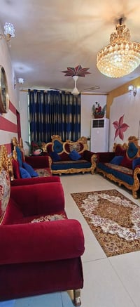 تخم ملكي عشرة مقاعد قيم وأخذه نظيف جدا 07807314014