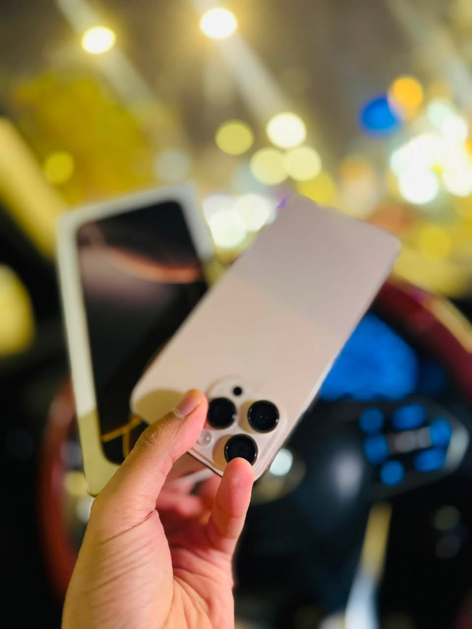 ايفون 16 برو ماكس 
جهاز كله نضيف ومكفول 
غير مستبدل اي قطعه 
نموذج m 
ذاكره 256 
بطاريه 91 
شرق اوسط 

مكاني حله او مراوس 
سعر مليون ١٧٥ 
اتصال او واتساب 
***********
