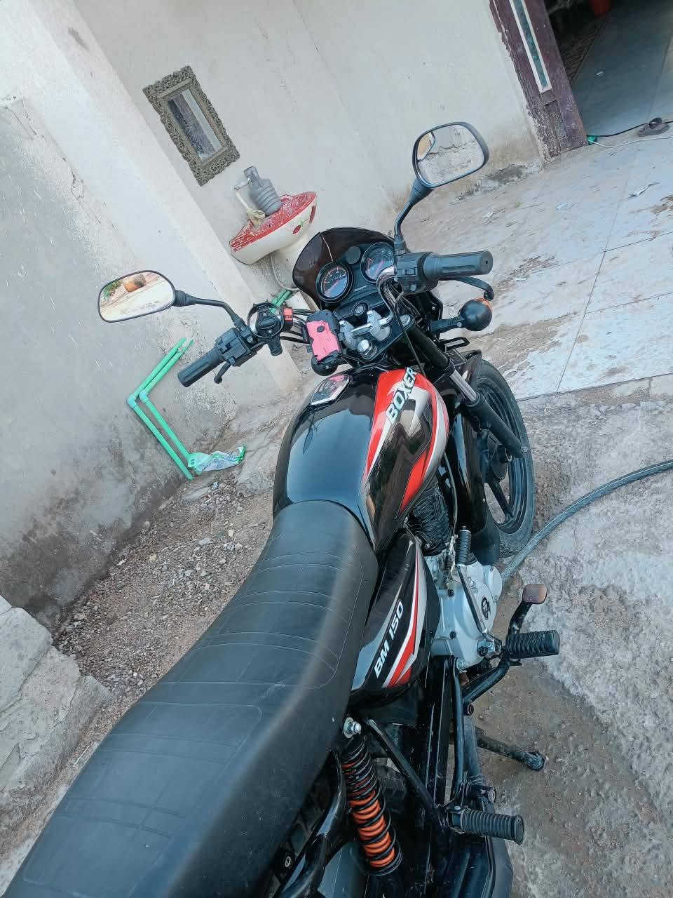 سلام عليكم بوكسر للبيع 2023 كلاسيك دراجه نضيفه مكينه ممملعوب بيها رقم بغداد  انكليزي رايدها ب2000 بيها مجال شي بسيط مكان بغداد ***********

