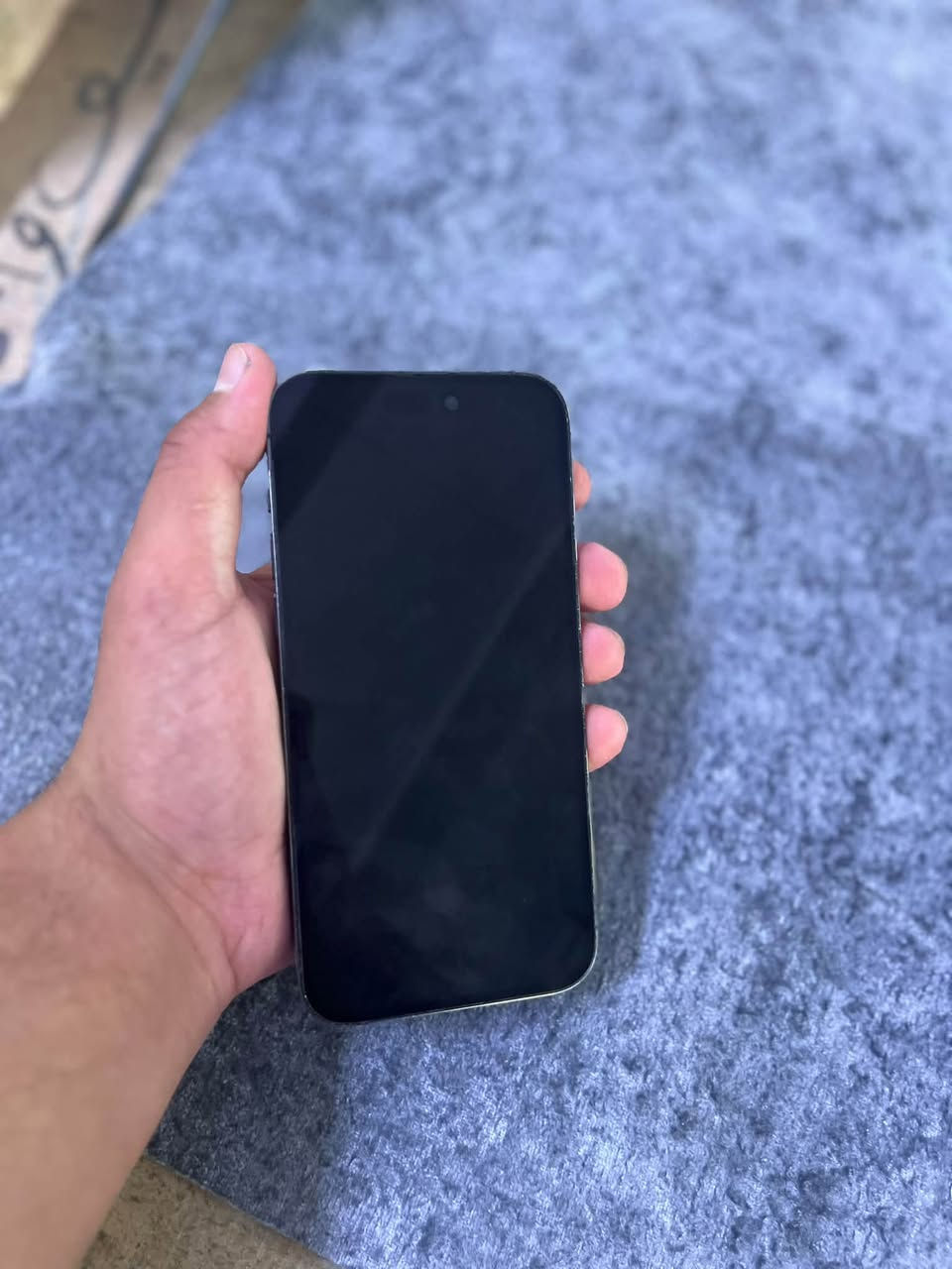 سلام عليكم ايفون 14برو ماكس
ذاكره 256 بطاريه 84 شرق اوسط 
مبدل كلاس والضهر مكسور بدون ملحقات 
السعر 700وبيه مجال ***********
