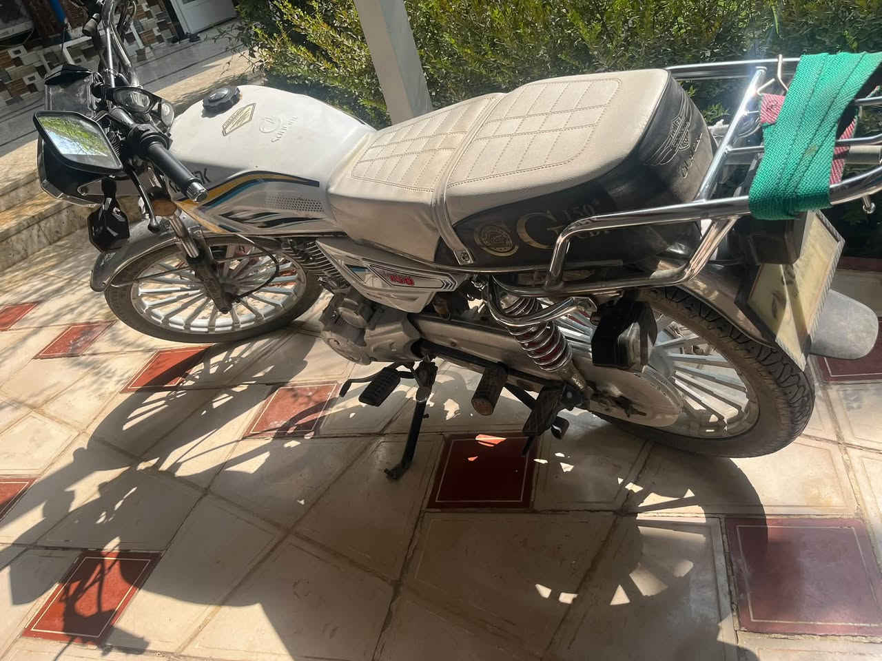 للبيع سيفان موديل ٢٠٢٤  نظافه ١٠٠/ برغي مامفتوح بيه دراجه نظيفه بس بدل دهن وفول بانزين وتوكل 
اتصال. ***********
عنوان حله مقابيل كوين بارك
