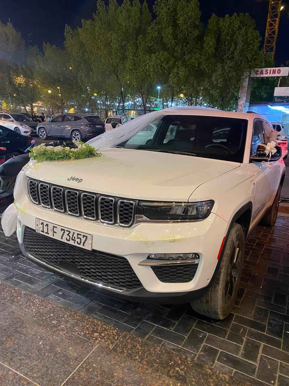 السلام عليكم 
جيب كراند شيروكي بلكن هايبرد 2024 
رقم بغداد شهداء وكاله عامه بالسياره 
حادث موضح بالصور 
السياره جاهزه من كل شي 
جاملغ وبنيد مبدلات وصبغ ربع جاملغ خلفي 
والشاصي اليمين بيه شويه تصليح 
صارت عليه فوك 320 
بيع مستعجل 260 وبيها مجال 
مكاني بغداد الغزاليه 

***********
***********
