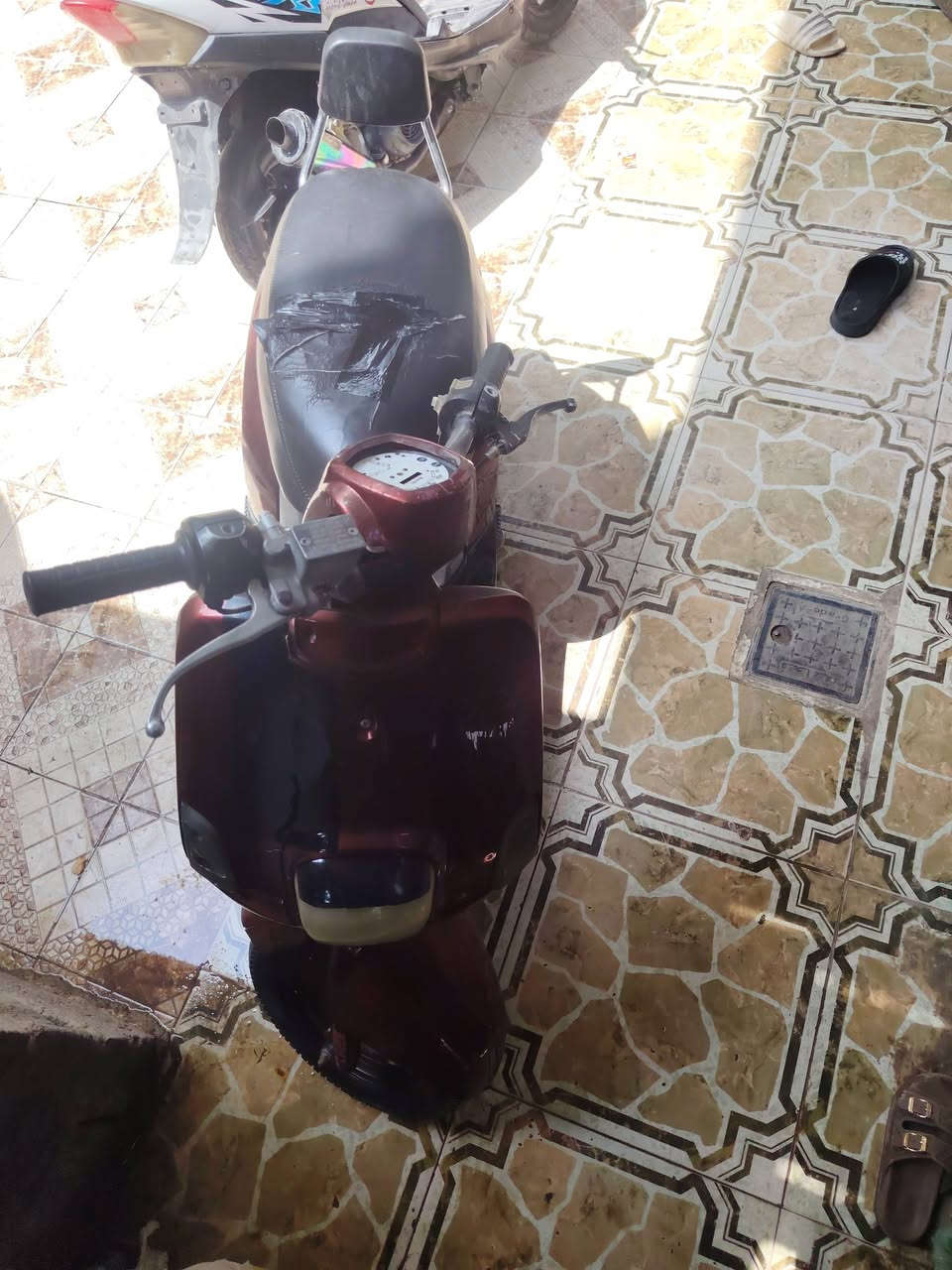 السلام عليكم بوليس موديل٨ دراجه ما مفتوحه محركه خير من الله كهربايات شغاله كلن اشاير يمنه يسره شغالت كلوب عالي ناصي بك لا يت شغال شغاله سلف وهند   دراجه بيه بس كابريته تعبانه تمشي بس شلعت لدراجه مو قويه مكاني ديالئ بعقوبه الجديده ما متواجد خاص فقط عل *********** سعر٤٠٠وبيه مجال
