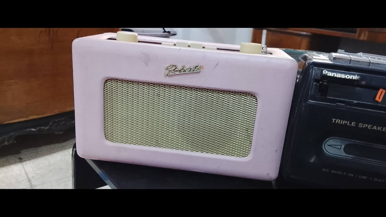 مسجل بانسونيك ياباني،وراديو شغالين للبيع.السعر 50 الف .***********
