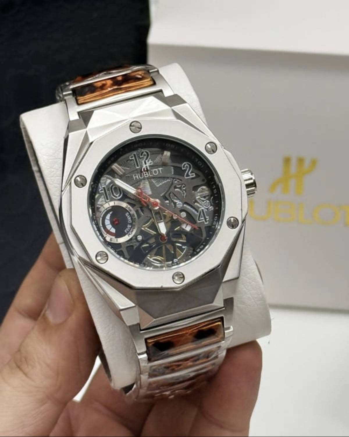 ⌚✨ وصلت الفخامة إلى معصمك! ✨⌚***********
إذا تبحث عن ساعة تجمع بين الأناقة، الفخامة والسعر المناسب… فأنت بالمكان الصحيح 🤍

🔹 تشكيلة ساعات رجالية ونسائية
🔹 تصاميم عصرية وفخمة
🔹 مناسبة للدوام، المناسبات والهدايا 🎁
🔹 أسعار منافسة
🔹 اختيارك للساعة يعكس ذوقك وشخصيتك ✨

لا تخلي الوقت يمشي بدون أناقة…
اختار ساعتك وخلي حضورك يحچي عنك. ⌚🔥

📩 للطلب والاستفسار راسلنا على الخاص
📍 العراق – ديالى

