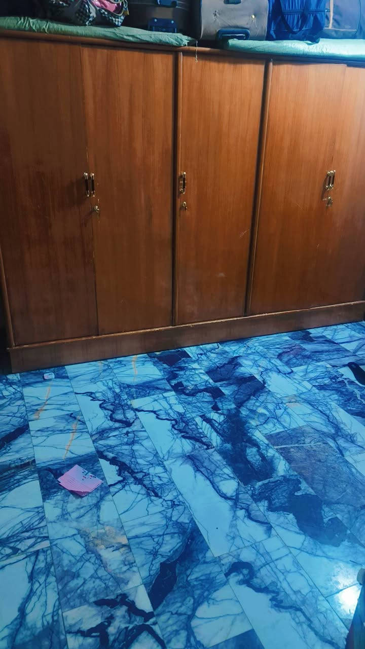 كنتور ٥بيبان للبيع 
العنوان 
زعفرانيه نهايت اربع شوارع 
سعر ٢٥٠ وبي مجال 
***********

