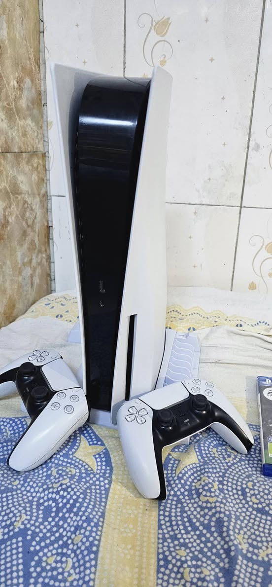 سلام عليكم 

بلي فايف فات  825g

كامل هو وملحقات الي ناشرهن قبل سنه ماخذه 
لا مفتوح ولا مصلح واستعمال كلش كلش قليل الله شاهد

سعره ٨٠٠ وبيه مجال للطيبين 

مكاني بغداد البلديات 
***********  وتساب او اتصال
