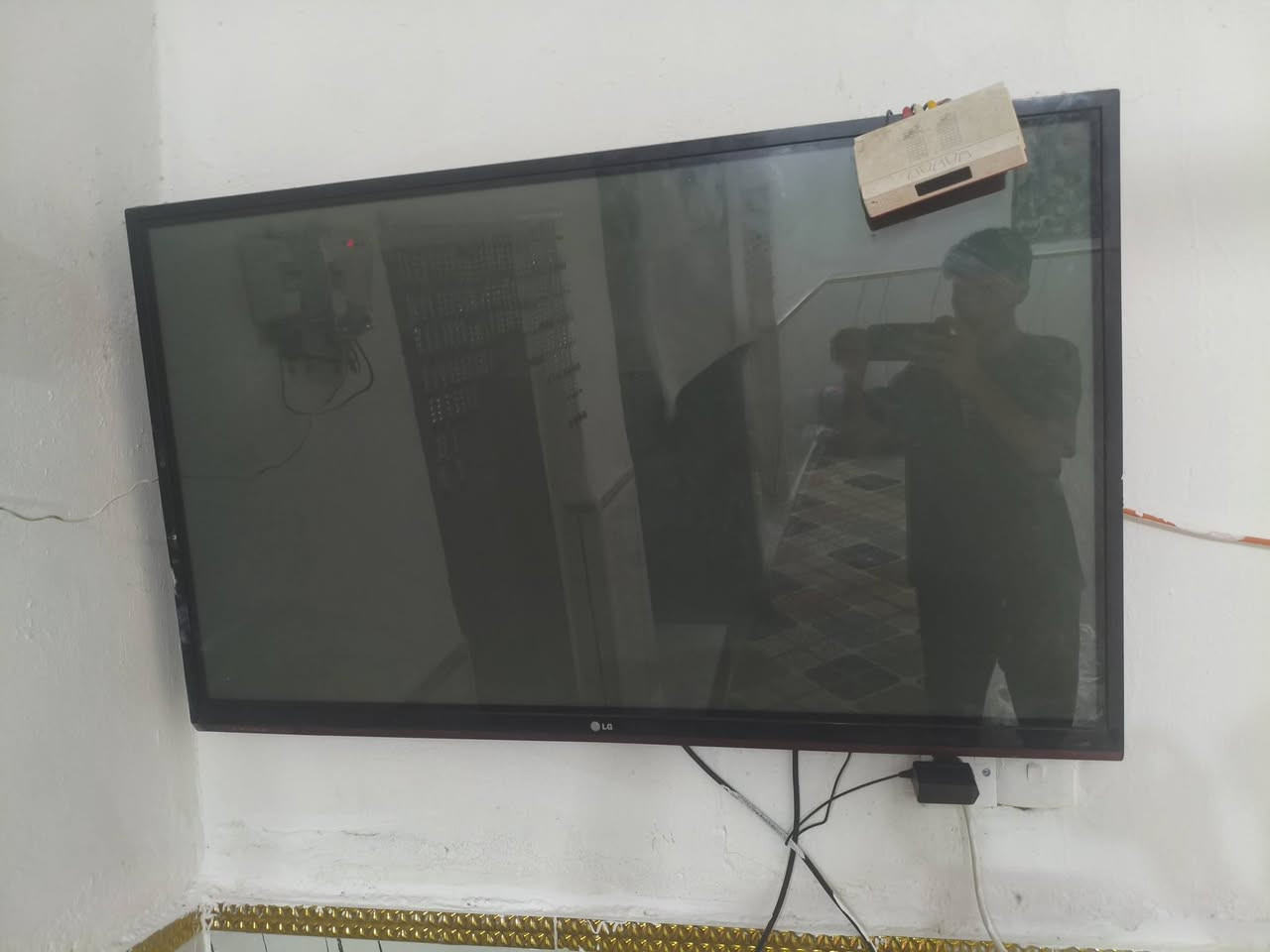 بلزمه للبيع نضيفه كلش حلو حجم جبير سعر 250 وبيها. مجال ***********
