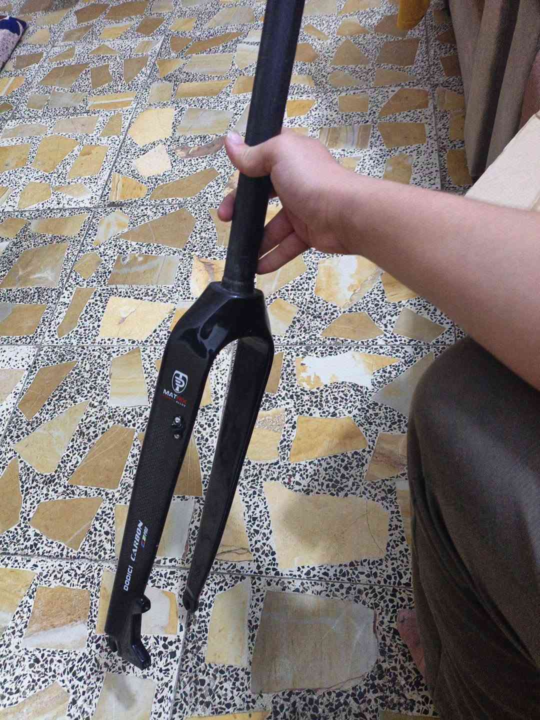 سلام عليكم شباب هاي شكد تسوه مامستخدمه (جديده ) كاربون وزنها خفيف
