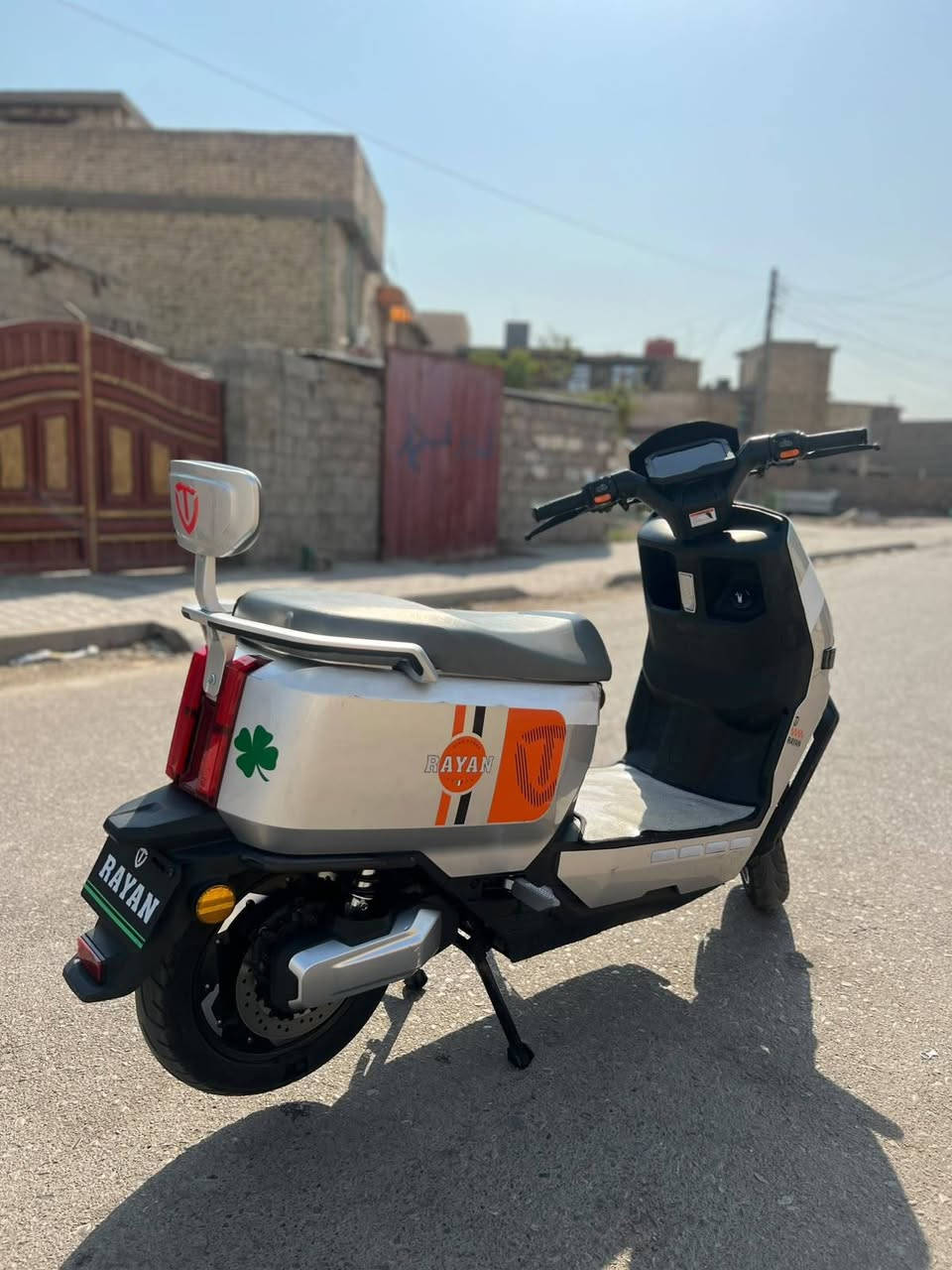 سلام عليكم
درجة ريان وحش الكون vip
ملفهة 2000 أكبر شي سرعة 80 حقيقي 
دراجة خير من الله دراجة نضيفة عل فحص 
تمشي ٨٠ كيلو بلشحنة الوحدة  
بصمات ٢ سويجين تشغيل عن بعد 
مثبت سرعة 
بك 
بيهة كاعية تفصال 
دوشمة كشن وتجوة 
مراياتهة الأصلية موجودة كتلوكاتهة 
بطاريات شرط الفحص
سعر مليون و٥٠ وبيهة مجال بسيط
بغداد الزعفرانية 
واتساب ***********
