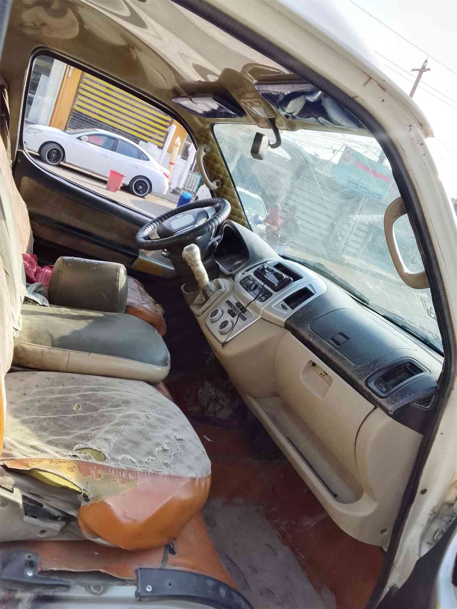 سلام عليكم سيارة جنبي مديل14 موصليه بيها وصل خط وبحث مصفره مكينه وكير واكسن وحداديه وتخم تايرات وداخل كله مكفول مكان نجف سعر 33وبيها مجال رقم***********

نص مكتوب في الصور:
- رسالة