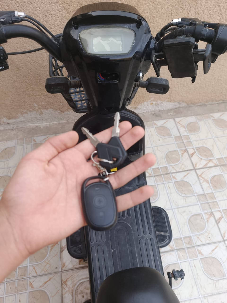 السلام عليكم دراجه شحن نضيفه مستعمله قليل عوزهة بطاريات  سويج بصمه حجم 14 السعر 180
 المكان النجف الأشرف حي العسكري گبل للاستفسار ***********
