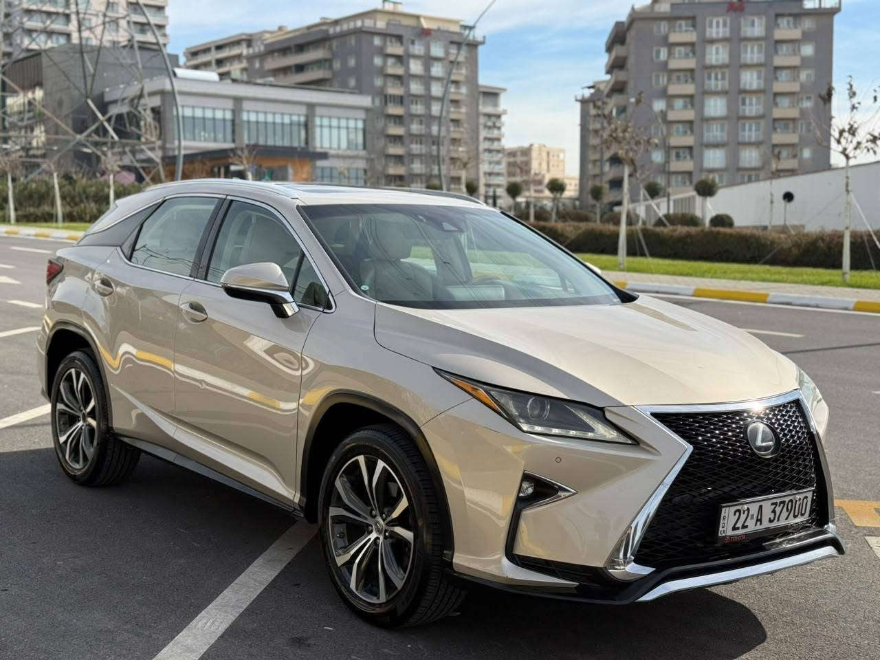 لێگزس RX 350 مۆدێل 2016 
فوول مواسەفات کەنەدی مەکینە V6 3.5L
١٣٥ هەزار کیلۆمەتر ڕۆشتووە گێڕ ومەکینە بە شەرت
ڕاداری ئاوێنە - ئۆتۆ ستۆپ - حەساس پێش و دوا - سڵاید - کوشنی سایەق و سەکن کارەبای سارد و گەرم و جڵد و ناوی قاوەی و سوکان و دەرگاکان ساجی ئەسڵی - لایت ئۆتۆ - شاشە و کامێرا - دەرگای دواوە شەفت - ماوسی شاشە - مۆدی سپۆرت و ئیکۆنۆمی هەر ٤ جام ئۆتۆ - سەماعە مارک لیڤیسن
ڕەقەمی هەولێرە و لە سلێمانیە
دوو پارچەی بۆیاخە بێ سارد ئێرباگ بەس شان تەقیوە
سەیارەکە زۆر پاک و جوانە ماڵی دۆستە 
سعر..217 کەمێك مەجال
شوێن..سلێمانی
تلفون***********
واتس اپ *********** السليمانية, العراق
