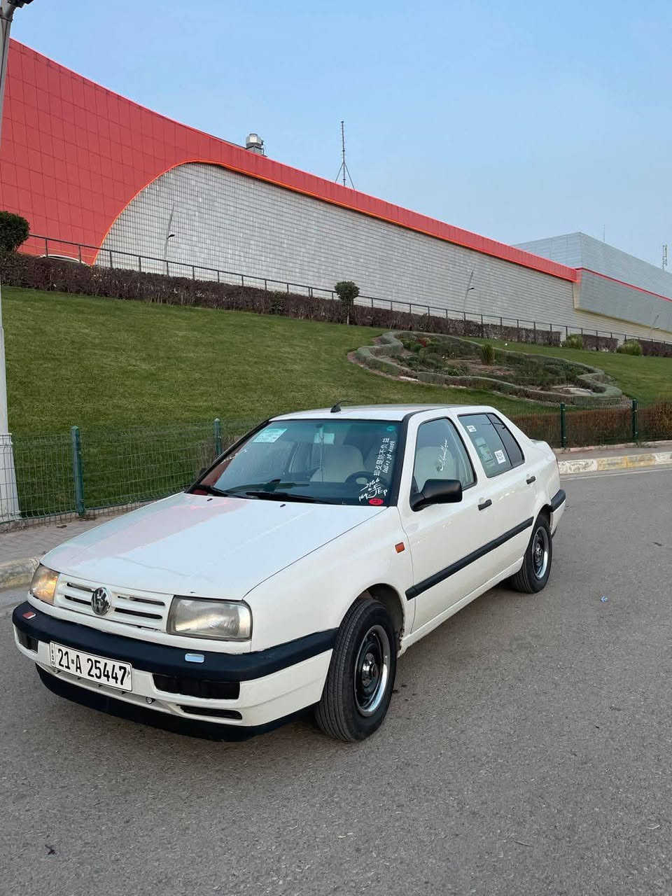 ✨ كولف فينتو (Golf Vento) ✨  
​• الموديل: 1993
• الصبغ: بدون صبغ
• المحرك والجير: بشرط بدون أي مشاكل (كفالة)
• الكير: عادي
• المواصفات: بصمة
• الكوشن الداخلي: نظيف جداً بحالة الشركة (بدون تشقق أو ثقوب)
• المصاريف: ما تحتاج ولا دينار مصارف، السيارة نظيفة جداً ومحافظ عليها
• الجامات: عادي (يدوي)
• الإطارات: جديدة
• الدعاميات: بشرط من الدعامية للدعامية (كفالة)
• الكهربائيات: مضبوطة 100%
• التبريد: تدفئة فقط شغال
• السنوية: جديدة 2030
• الحالة: السيارة بحالة ممتازة جداً ومحافظ عليها
• الرقم: سليمانية
• المكان: سليمانية - قريب من فاملي مول  
​💰 السعر: 39 ورقة (وبيها مجال بسيط)  
​☎️ للاتصال:
***********
***********
*********** السليمانية, العراق
