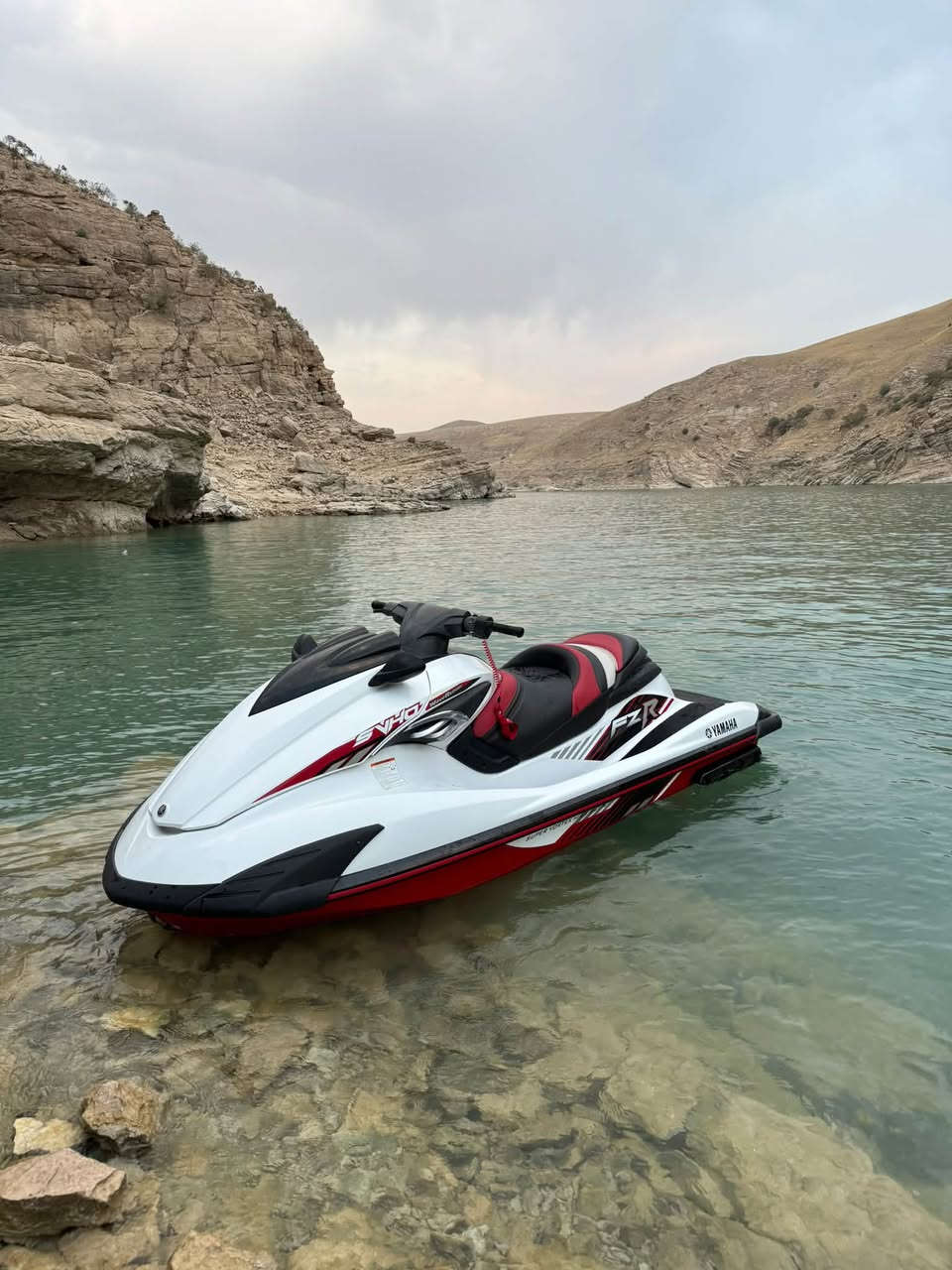 FZR 2016
مشتغل 390 ساعة 
شرط مكينة مامفتوح 
بدون كسر 
 سعر مال بيع 110 
*********** 
مكان الجت تكريت

نص مكتوب في الصور:
- Tikrit
