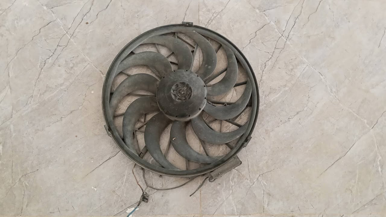 بوب ٧٠٠ • مروحة ٤٠ • مروحة تبريد
