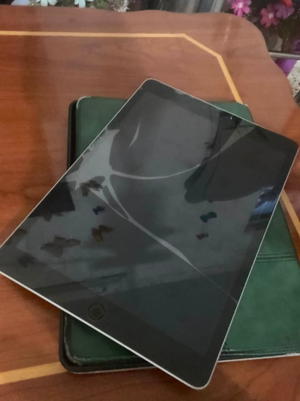سلام عليكم
ايباد آيفون ٩ 
الذاكره ٦٤ 
بطاريه ٨٢ شرط قطاره 
محدث آخر. تحديث 
بوبجي ٩٠ فريم 
شرط كلو شغال 
فقط بس فطر  بل كلاس موضح بل صوره 
السعر ٢٢٥ وبي مجال بسيط 
نصيحة لاتكسر بسعرو 
للتواصل خاص أو ***********
